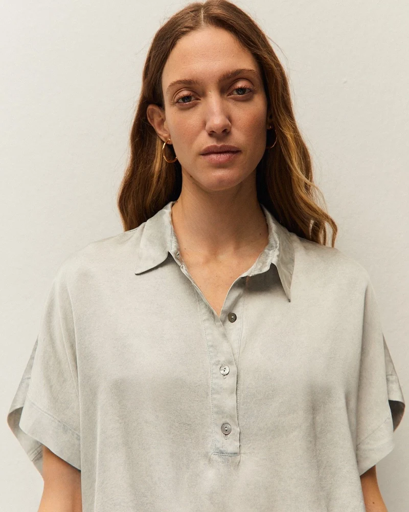 Camisa satinada efecto corrosivo
