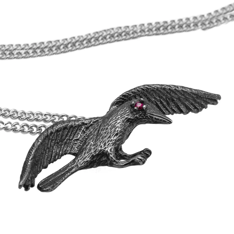 El colgante del cuervo de Morrigan