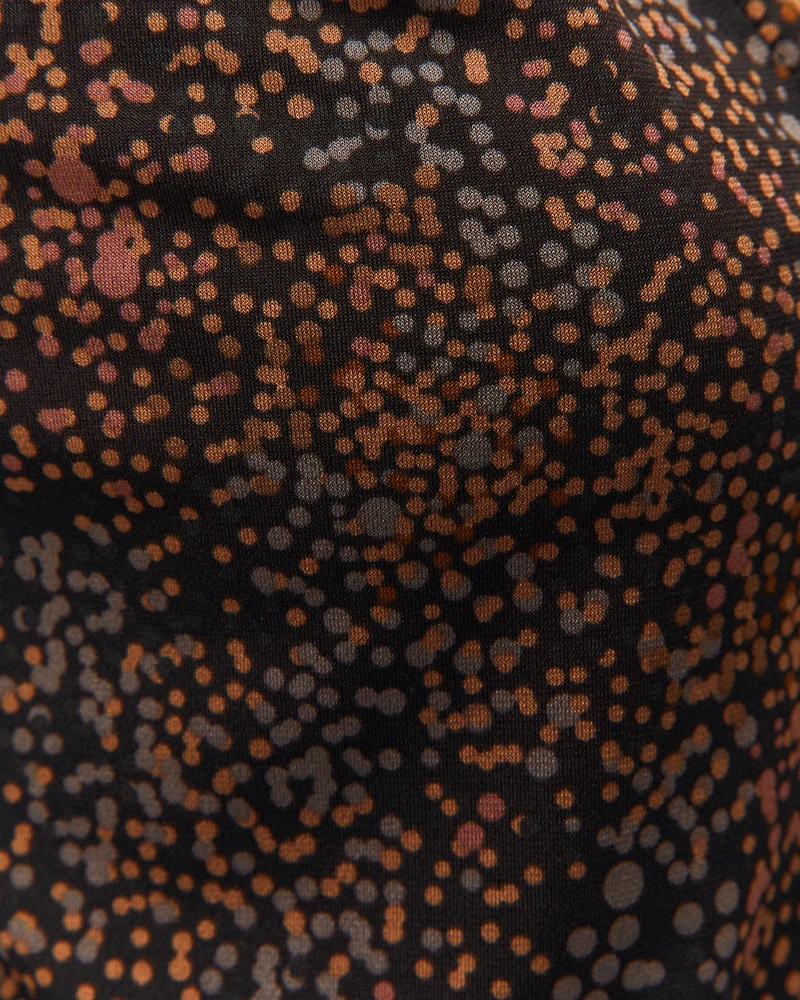 Camiseta cuello pico con un micro estampado