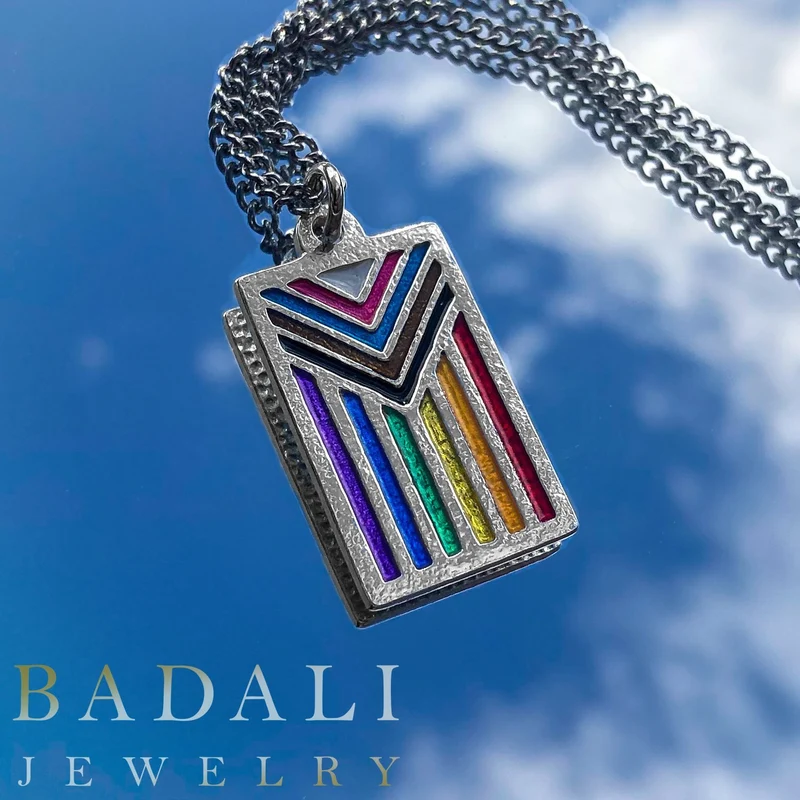 Collar con bandera de Progress PRIDE