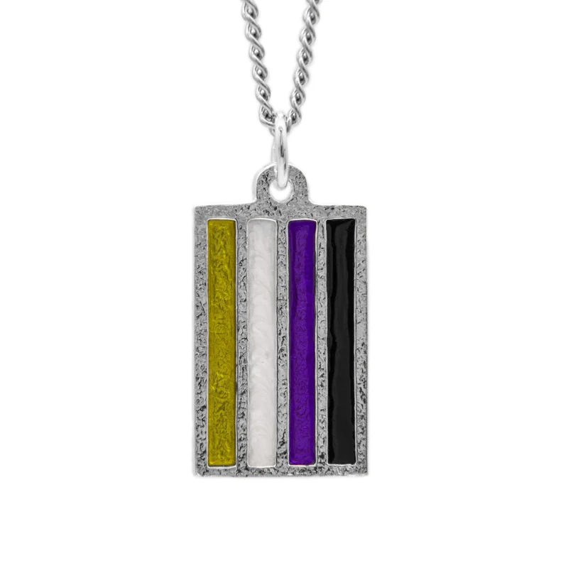 Collar con la bandera del ORGULLO no binario