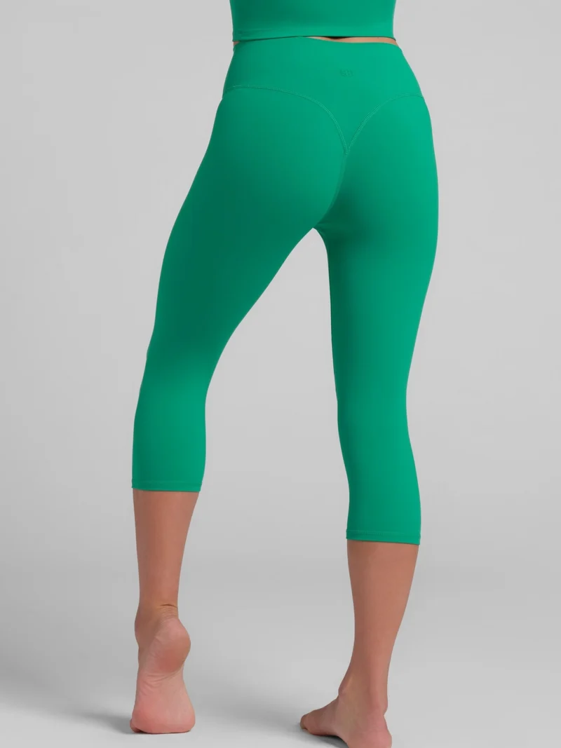 ComfrtCore™ 2.0 High-Waist Capri 18"