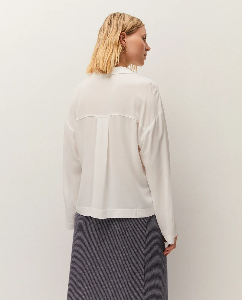 Camisa básica cuello camisero