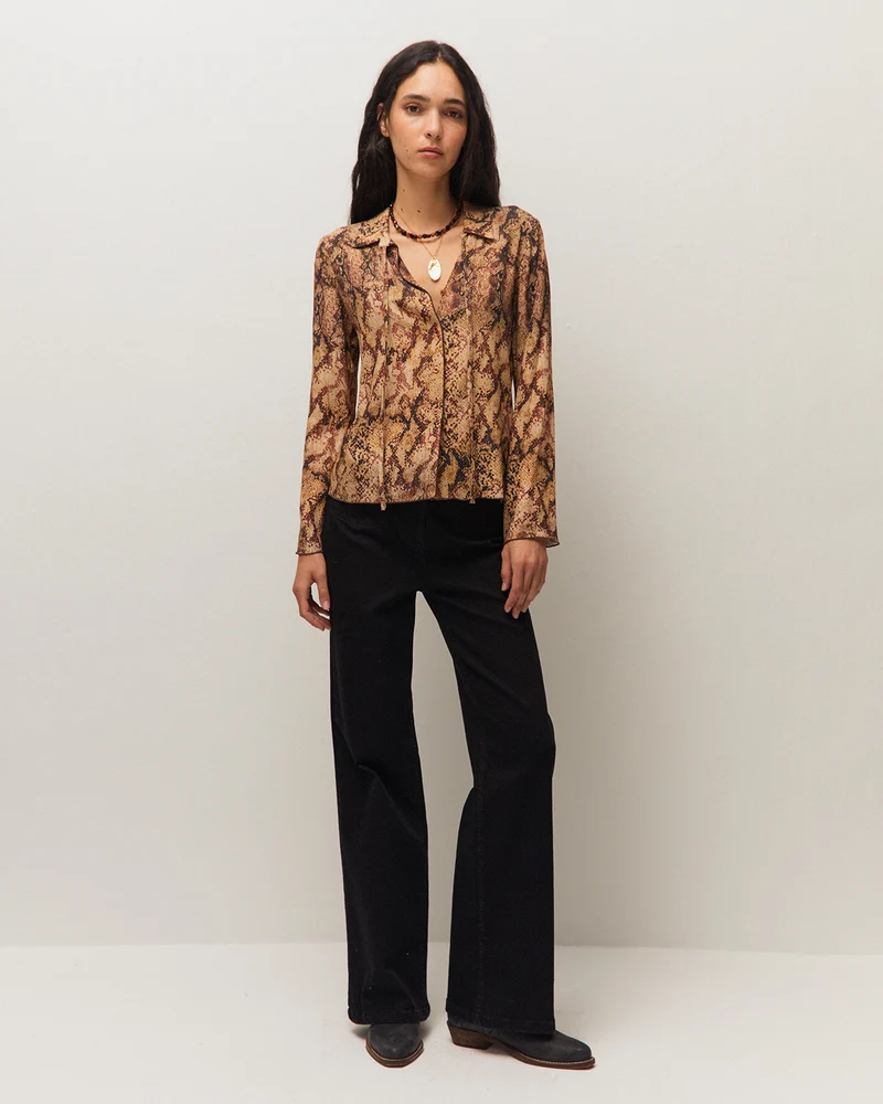 Camisa con estampado de serpiente