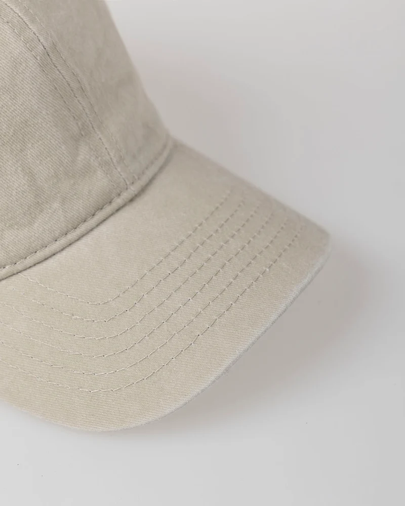 Gorra efecto tintura degastada