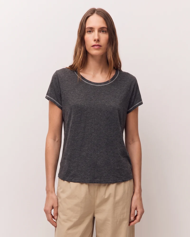 Camiseta con costuras a contraste