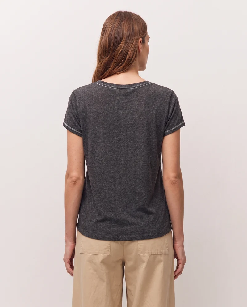 Camiseta con costuras a contraste