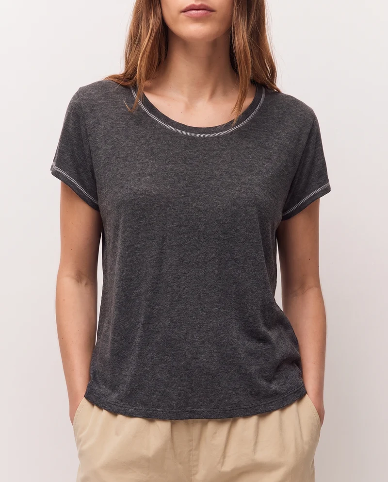 Camiseta con costuras a contraste