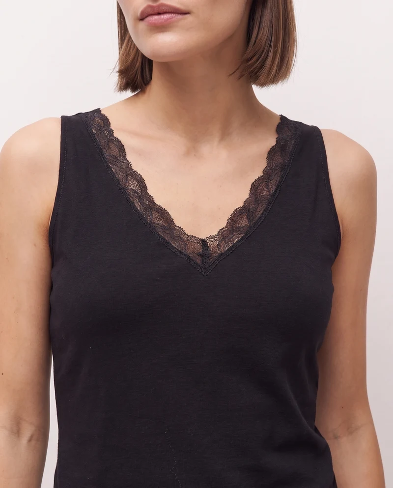 Top de tirantes con puntilla