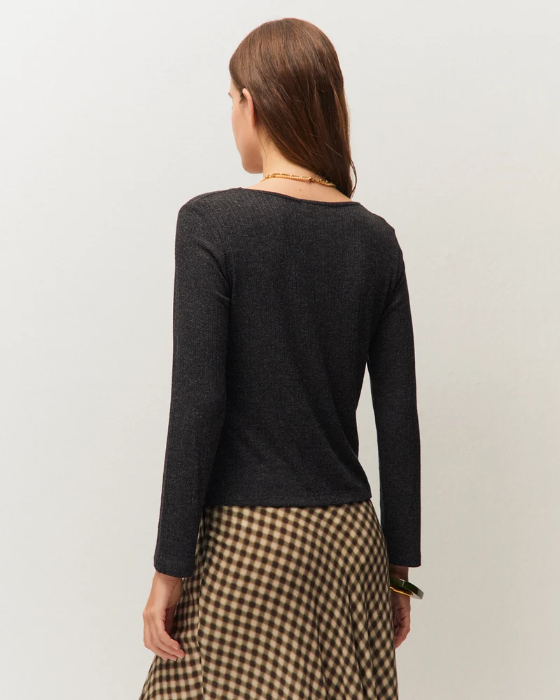 Camiseta de canalé con frunce en escote
