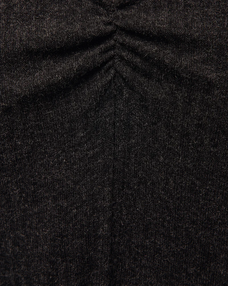 Camiseta de canalé con frunce en escote