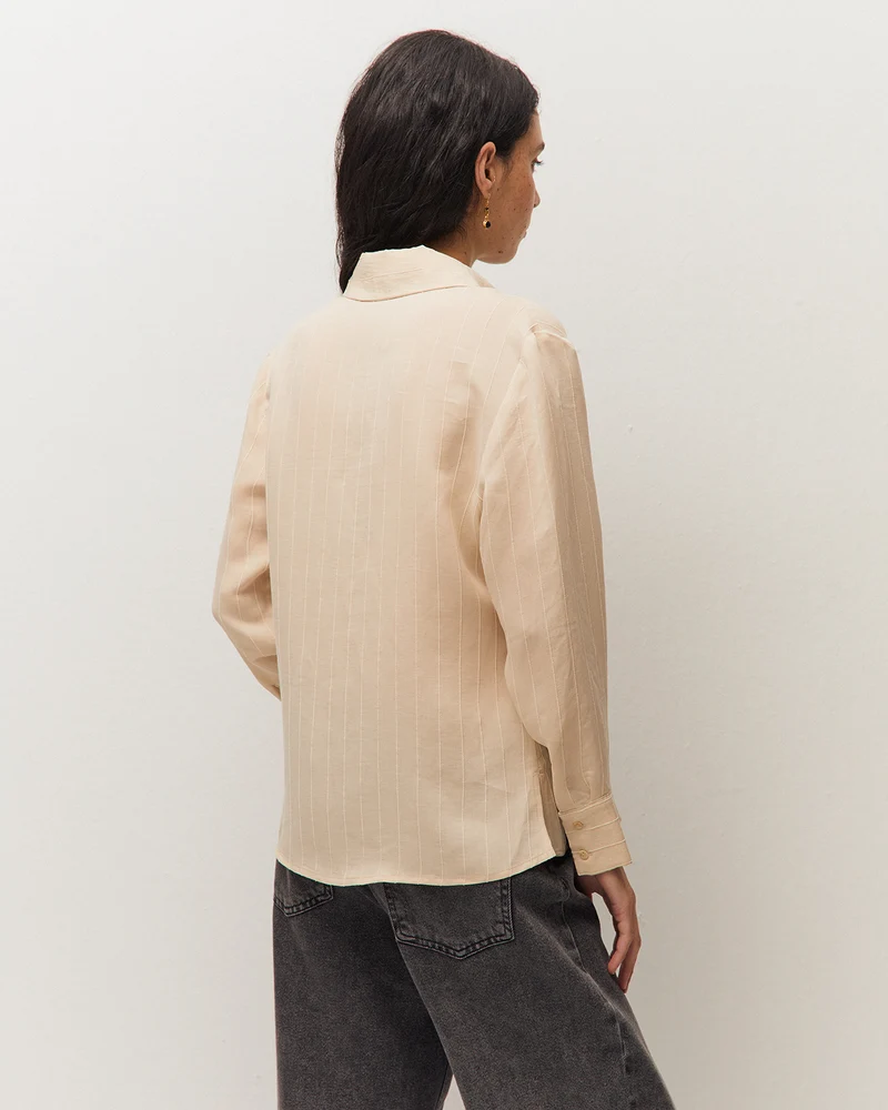 Camisa fluida con textura