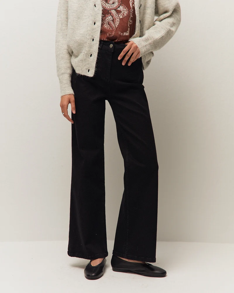 Pantalón denim con bolsillos de vivo