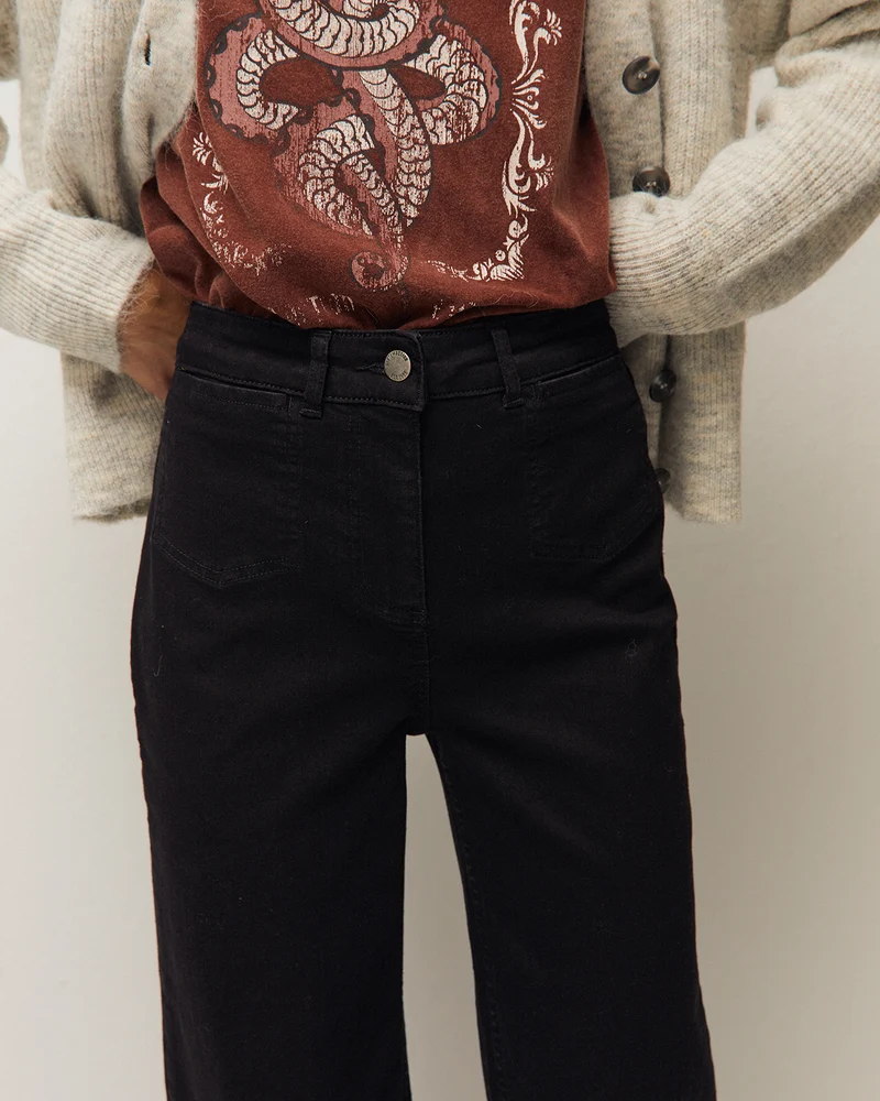 Pantalón denim con bolsillos de vivo