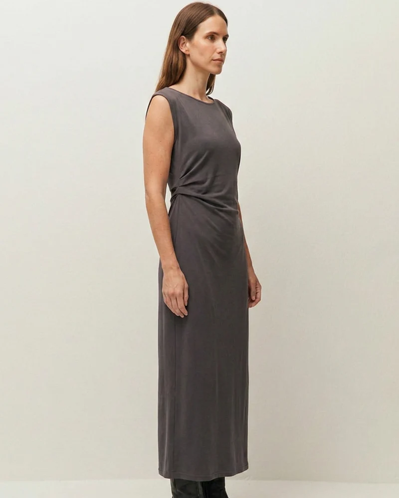 Vestido midi de tirantes