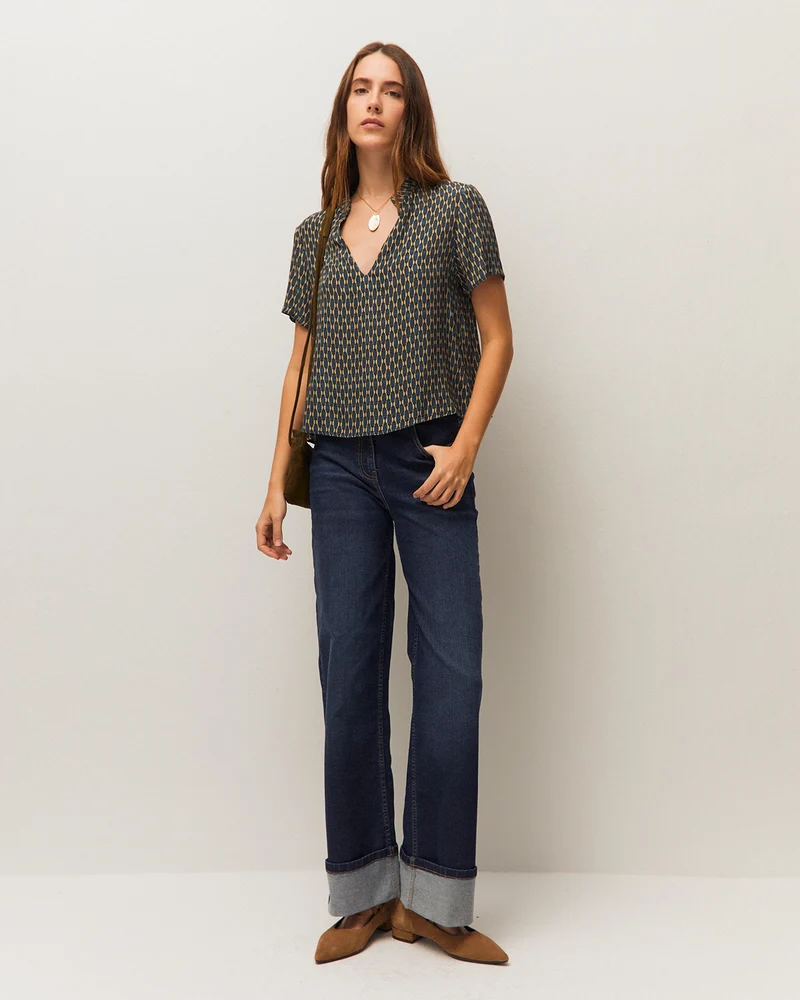 Camisa cuello mao con un estampado geométrico