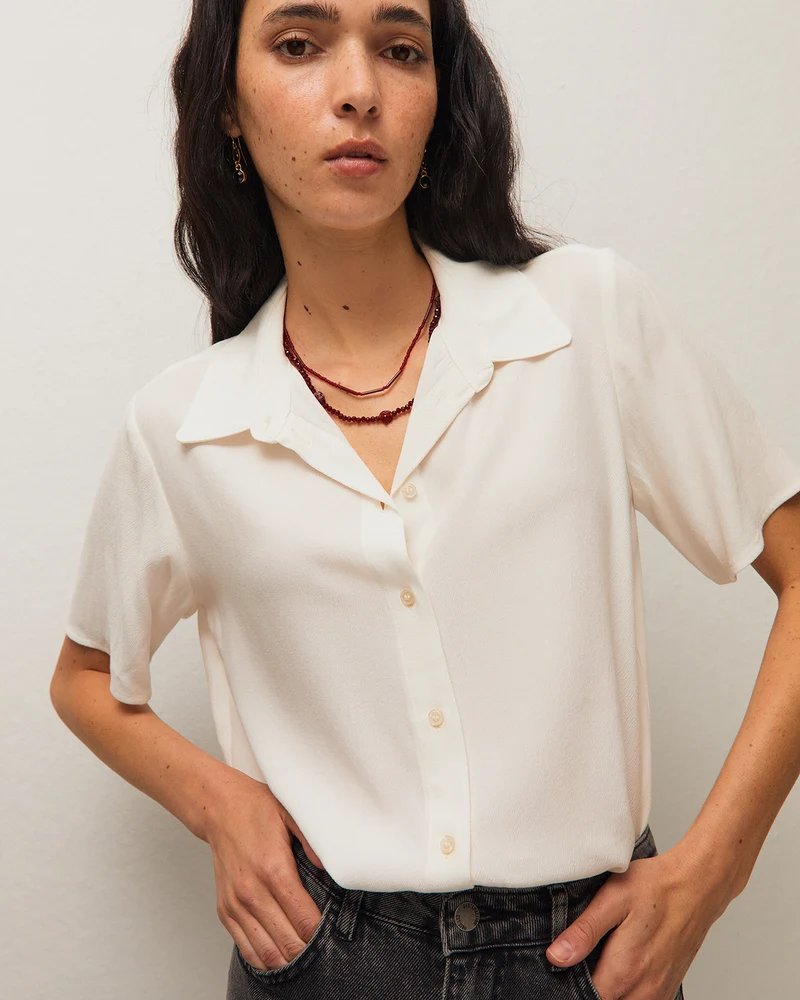 Camisa de manga corta cuello camisero redondo