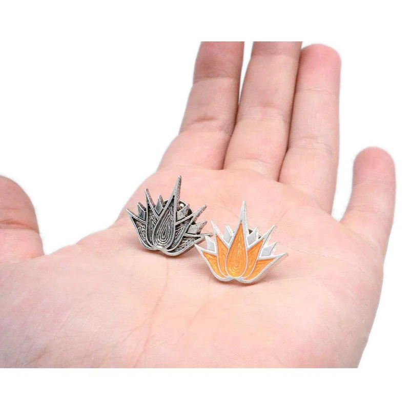 Pin de tatuaje de loto esmaltado