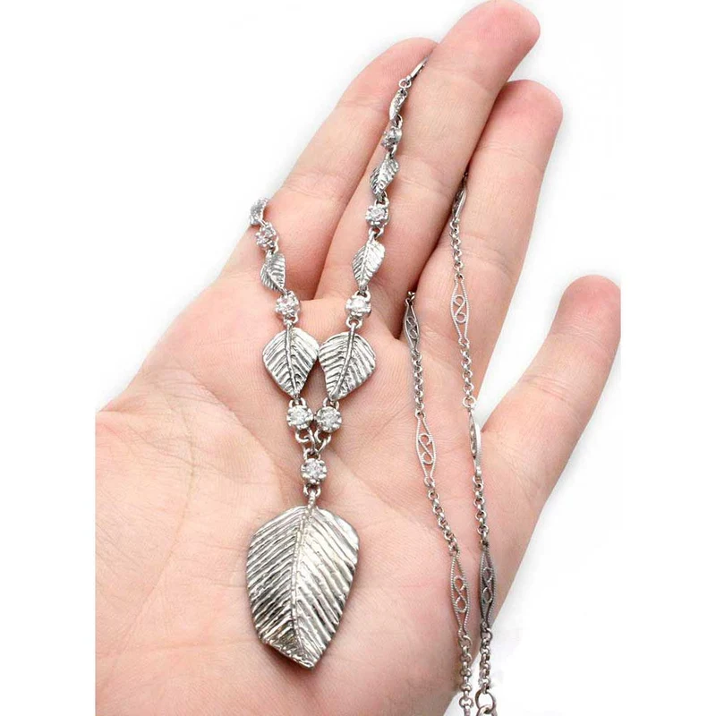 Elven Realms 9 Leaf Necklace: RIVENDELL™, MIRKWOOD™, LOTHLORIEN™