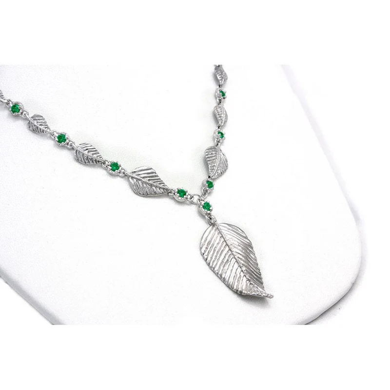 Elven Realms 9 Leaf Necklace: RIVENDELL™, MIRKWOOD™, LOTHLORIEN™