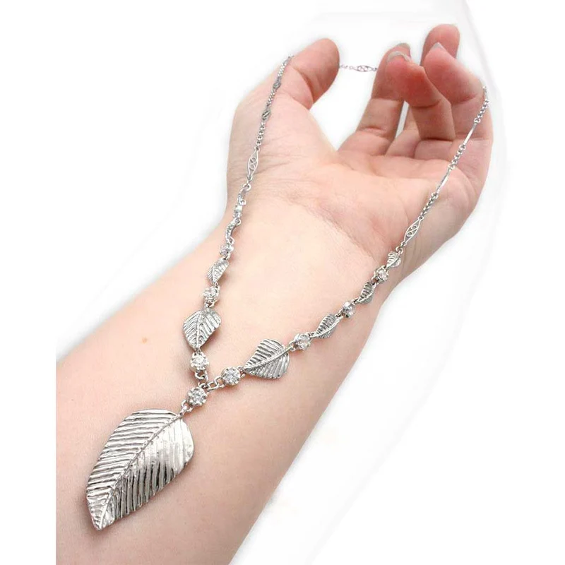 Elven Realms 9 Leaf Necklace: RIVENDELL™, MIRKWOOD™, LOTHLORIEN™