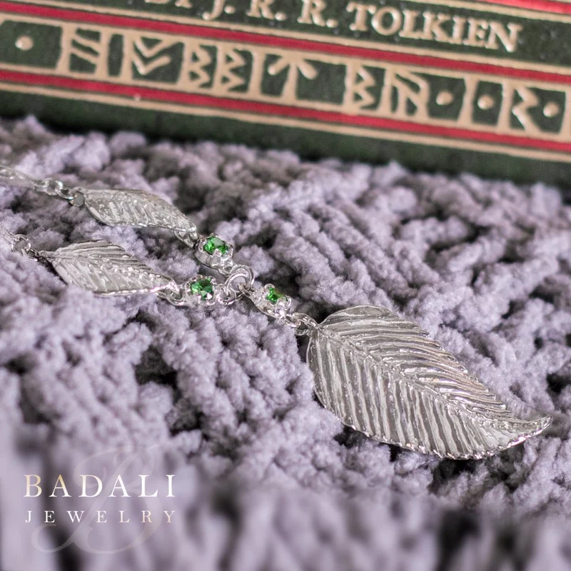Elven Realms 9 Leaf Necklace: RIVENDELL™, MIRKWOOD™, LOTHLORIEN™
