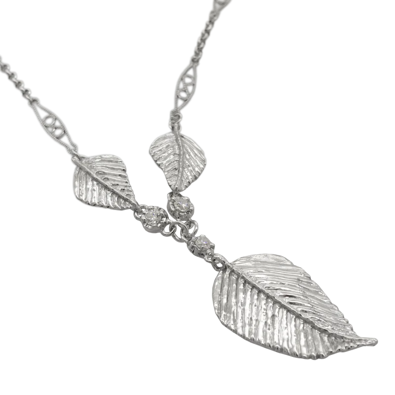 Elven Realms 3 Leaf Necklace: RIVENDELL™, MIRKWOOD™, LOTHLORIEN™