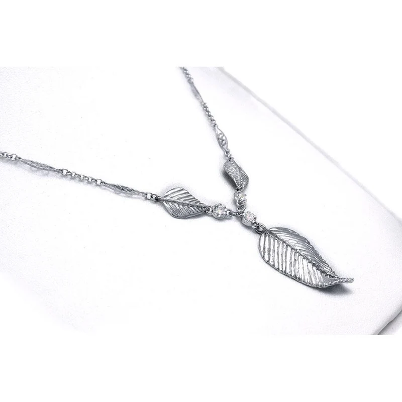 Elven Realms 3 Leaf Necklace: RIVENDELL™, MIRKWOOD™, LOTHLORIEN™