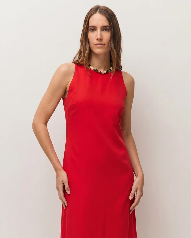 Vestido largo con cremallera en espalda