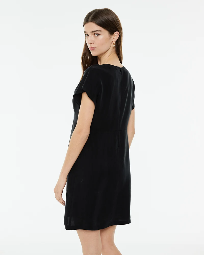 Vestido corto de cupro con tirante ancho