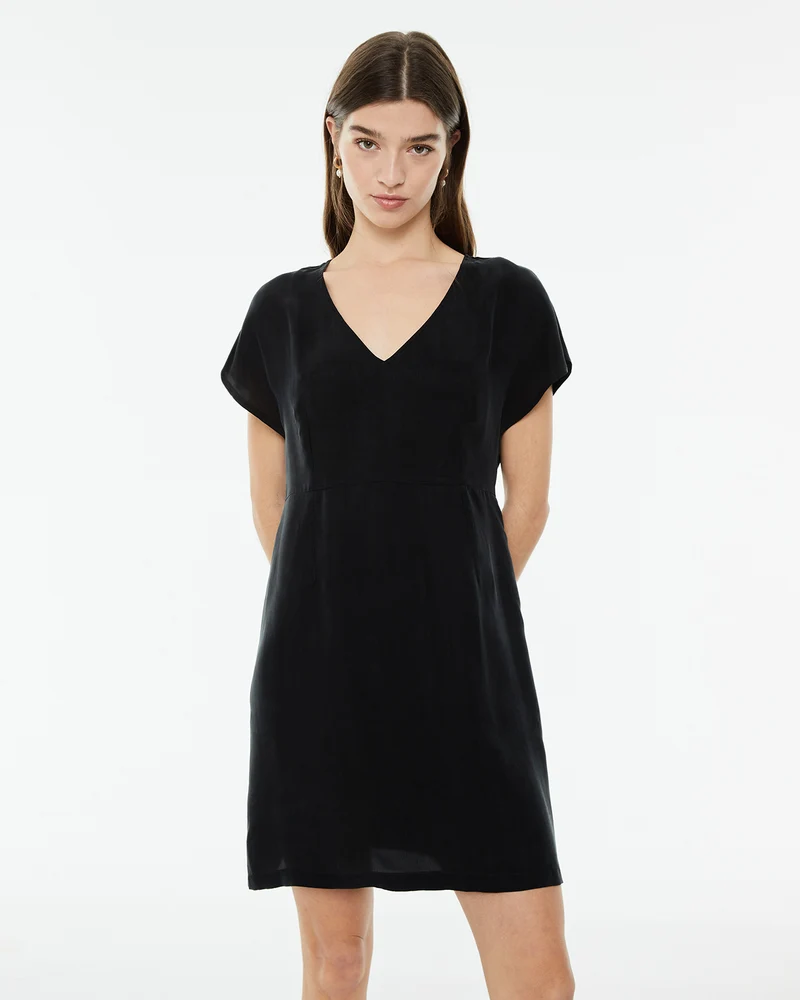 Vestido corto de cupro con tirante ancho