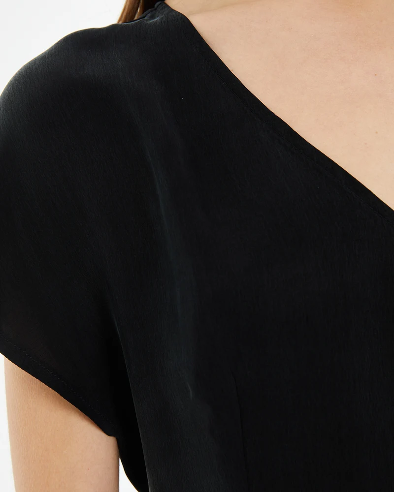 Vestido corto de cupro con tirante ancho