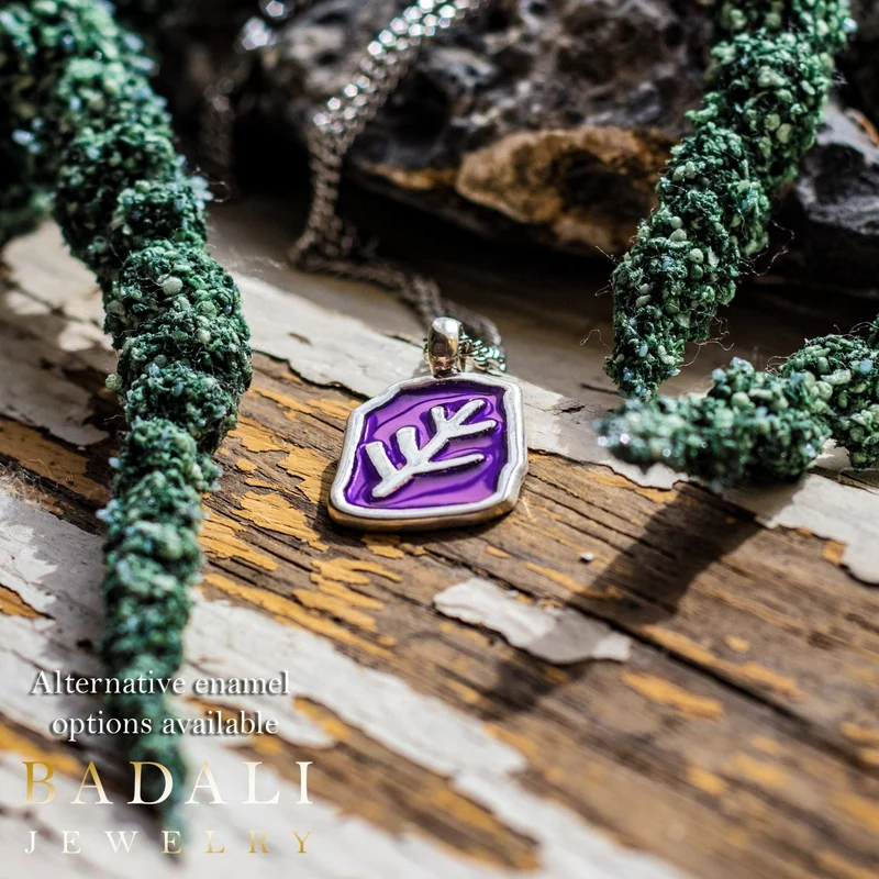 Collar de signo anciano esmaltado