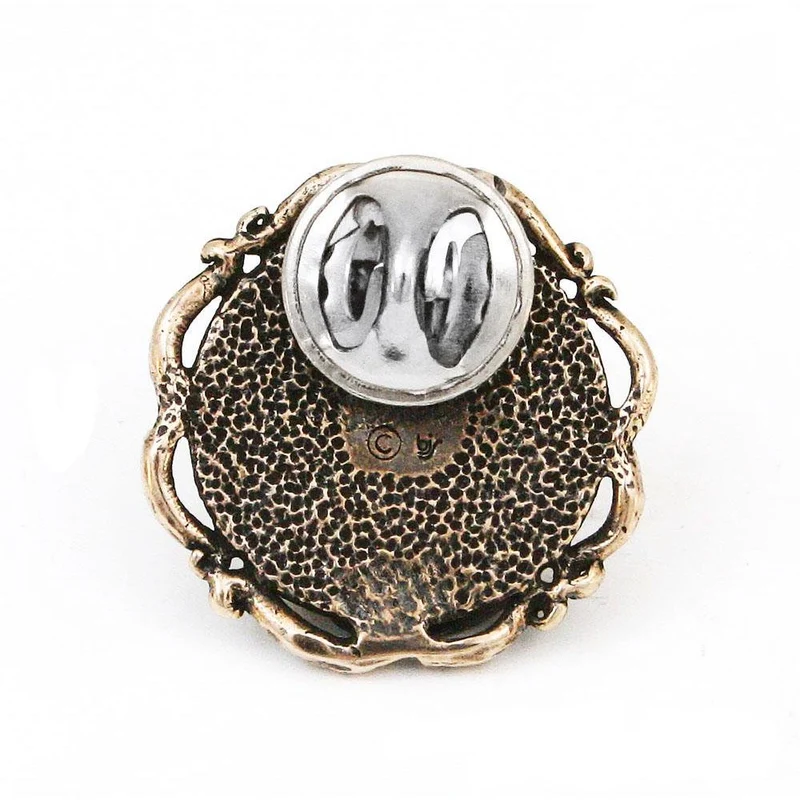 Pin de la Universidad de Miskatonic con cinta de tentáculo - Bronce