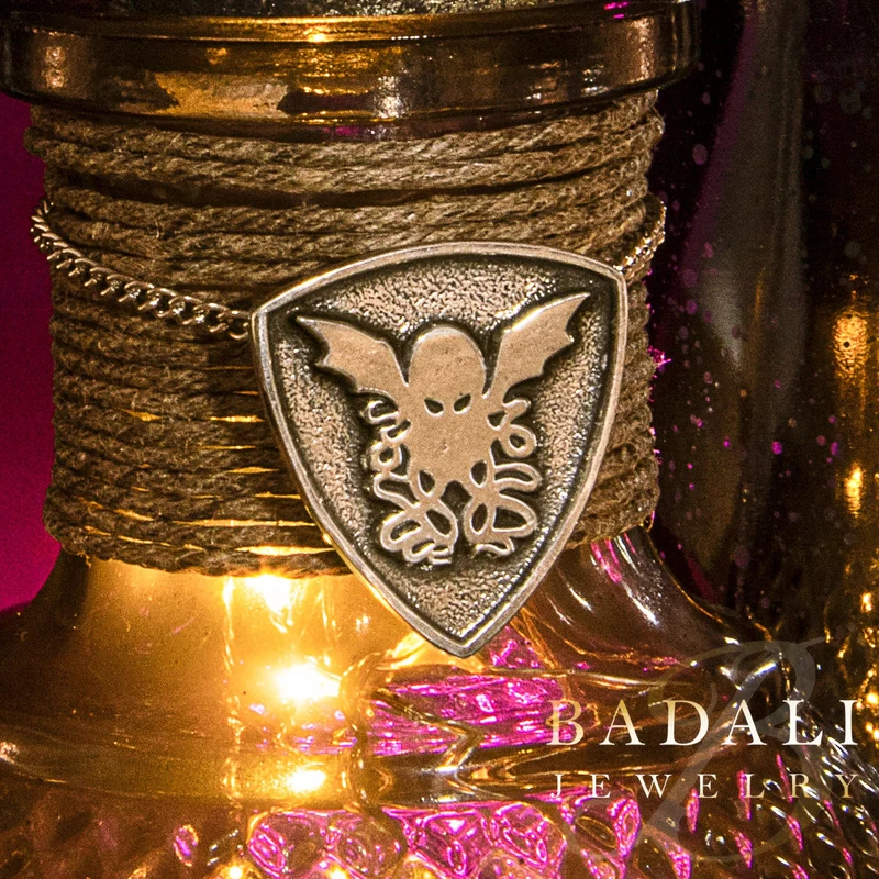 Collar con escudo de Cthulhu