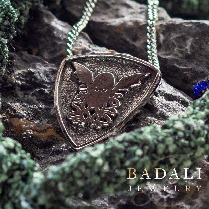Collar con escudo de Cthulhu