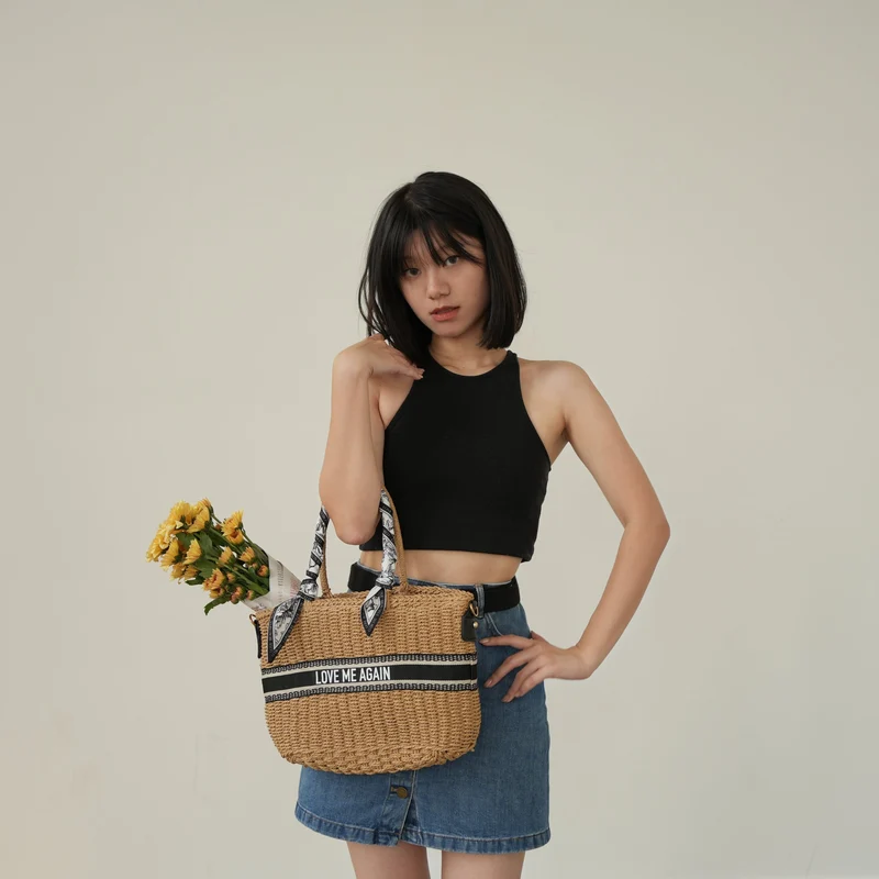BTS V - Love Me Again Tote (In-Stocks)