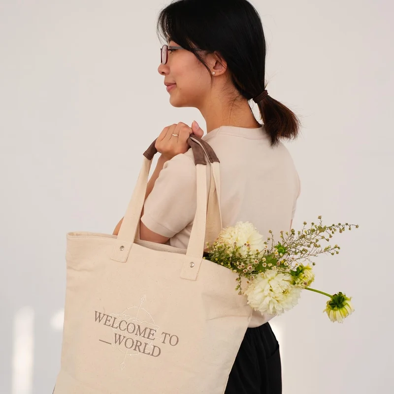 SVT - _WORLD Tote