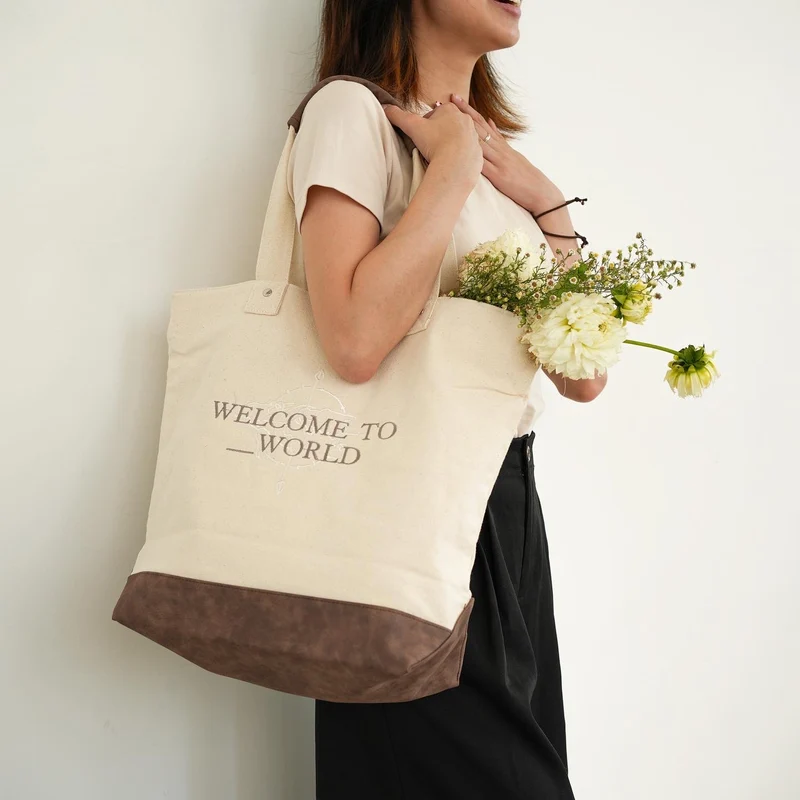 SVT - _WORLD Tote
