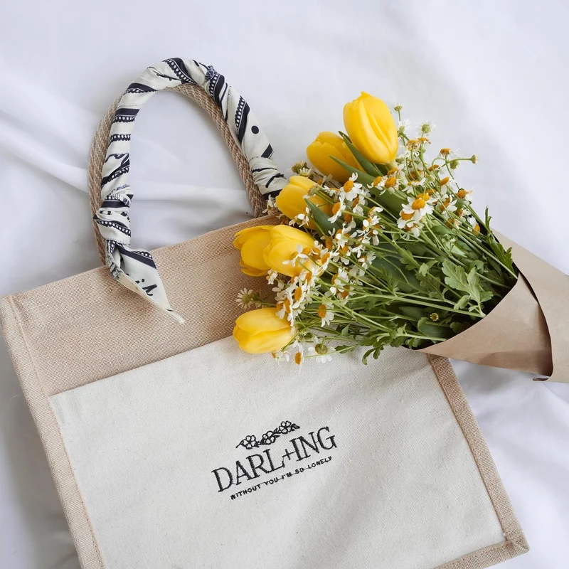 SVT - Darl+ing Tote (In-Stocks)
