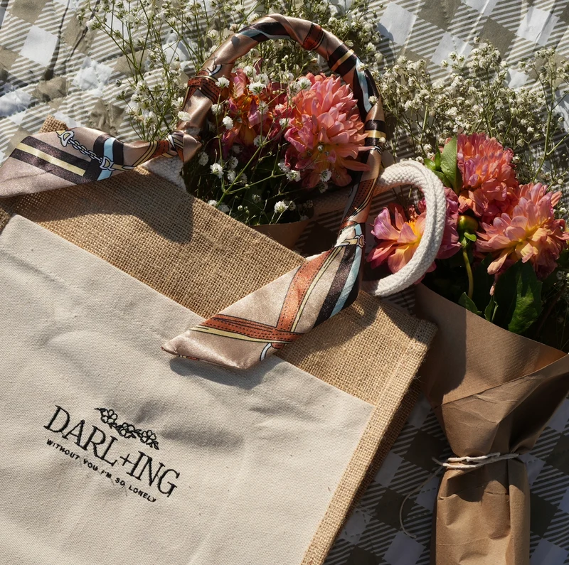 SVT - Darl+ing Tote (In-Stocks)