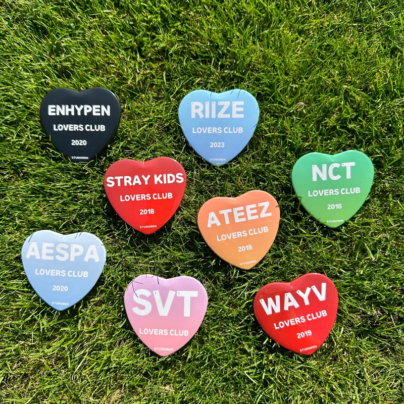 Kpop Lovers club heart badges
