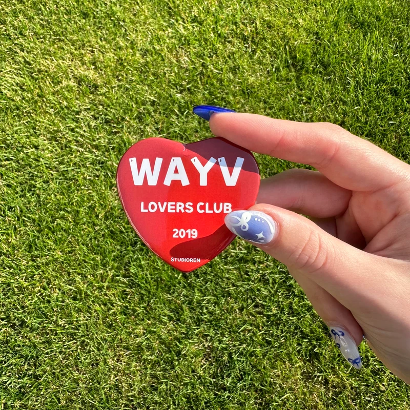 Kpop Lovers club heart badges