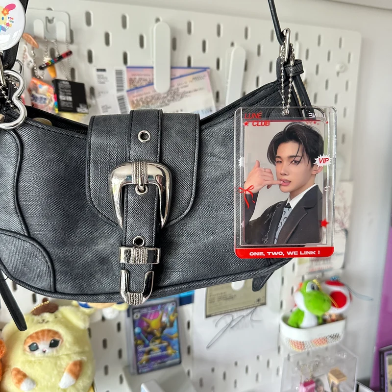&team acrylic photocard holder (red)