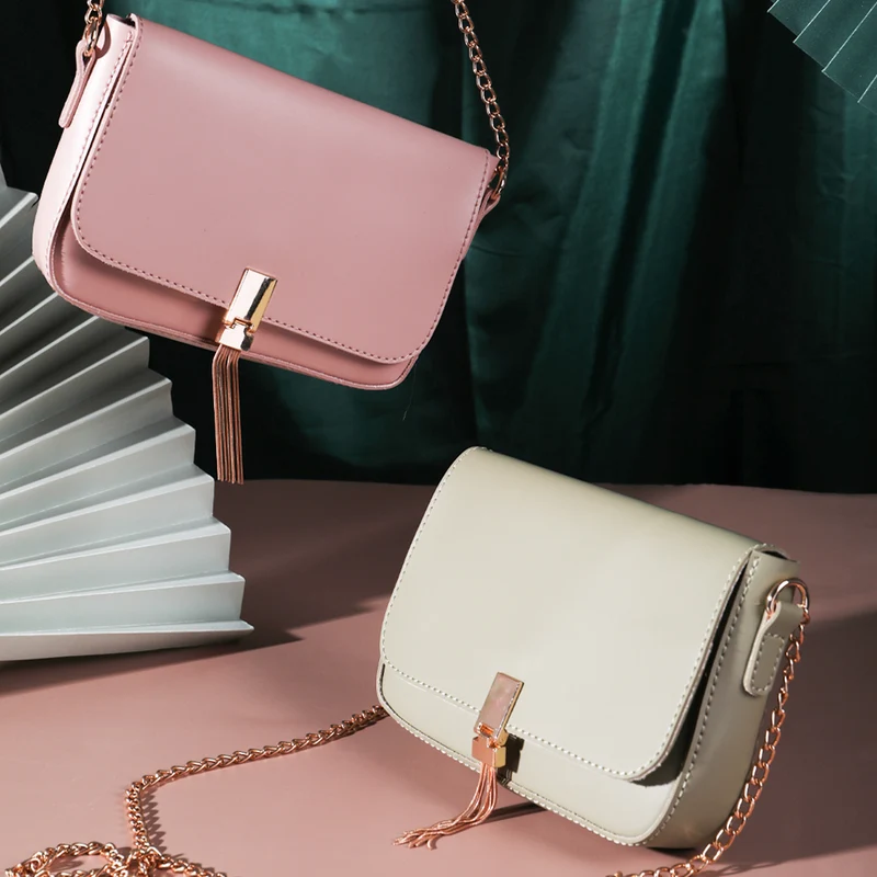 MINISO Tas Selempang Wanita / Sling Bag / Tas Bahu Cewek Pesta Rantai Logam Model Terbaru 2020 Import Kulit PVC Wanita Remaja Anak Perempuan Kekinian Polos Simple Elegan Rumbai Tassel Lucu