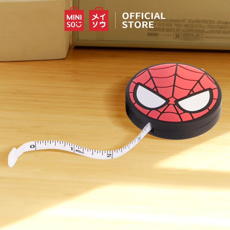 MINISO X MARVEL Pesona Tas dengan Pita Pengukur Dekorasi Tas Liontin Tas