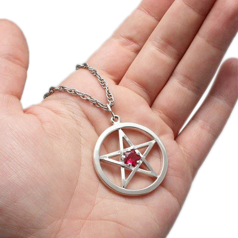 Collar de pentáculo de Harry Dresden con rubí