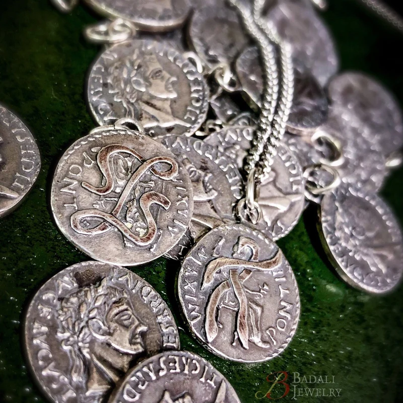 Collar de denario ennegrecido de Anduriel