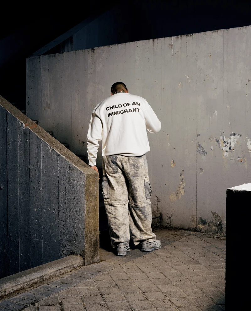 Abhir - Sudadera Crewneck «Hijx de un inmigrante» Blanco Marfil