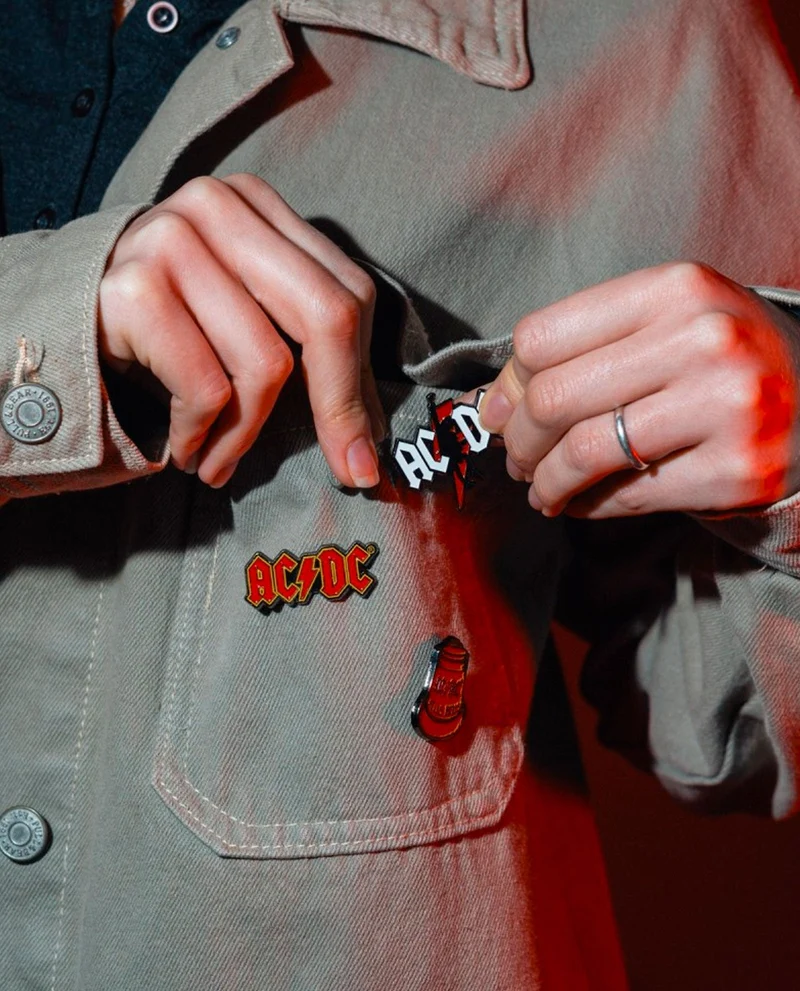 AC/DC - Set 4 pins "AC/DC"